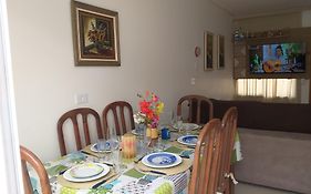 Sobrado 08 Com Duas Suites, Conf